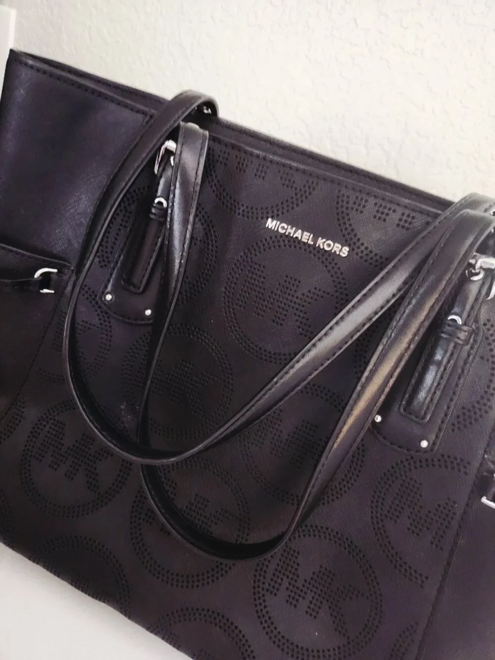 Like New Michael Kors Black Voyager Perforated Large Tote Bag